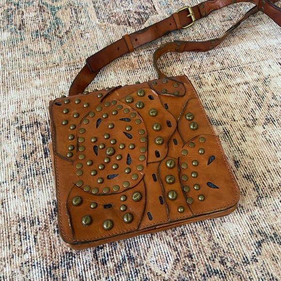 🛑SOLD Patricia Nash Rosa Brown Leather Studded Crossbody Bag - Picture 3 of 9